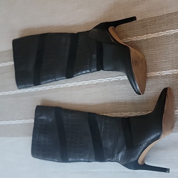 EUC Vince Camuto size 6.5 black Women's Saraalan Fashion Boot new years - Picture 3 of 11